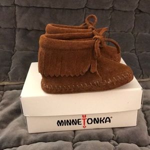 Minnetonka moccasins baby size 2